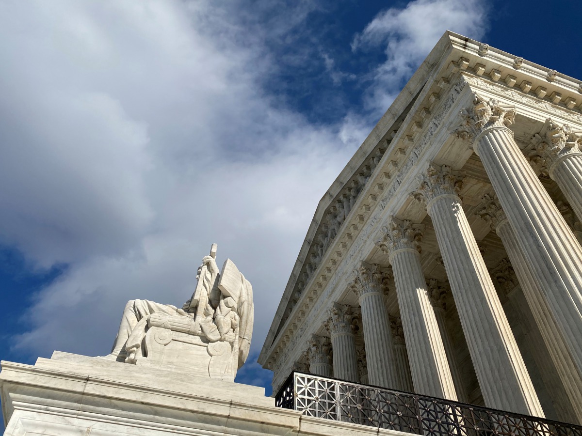 FILE PHOTO: The U.S. Supreme Court building is seen in Washington, U.S., January 21, 2020. REUTERS/Will Dunham/File Photo
