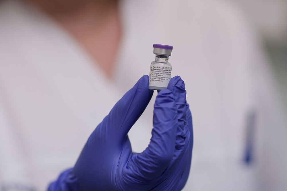 A nurse holds a vial of the Pfizer-BioNTech coronavirus disease (COVID-19) vaccine at Attikon hospital, in Athens, Greece, December 27, 2020. Kostas Tsironis/Pool via REUTERS
