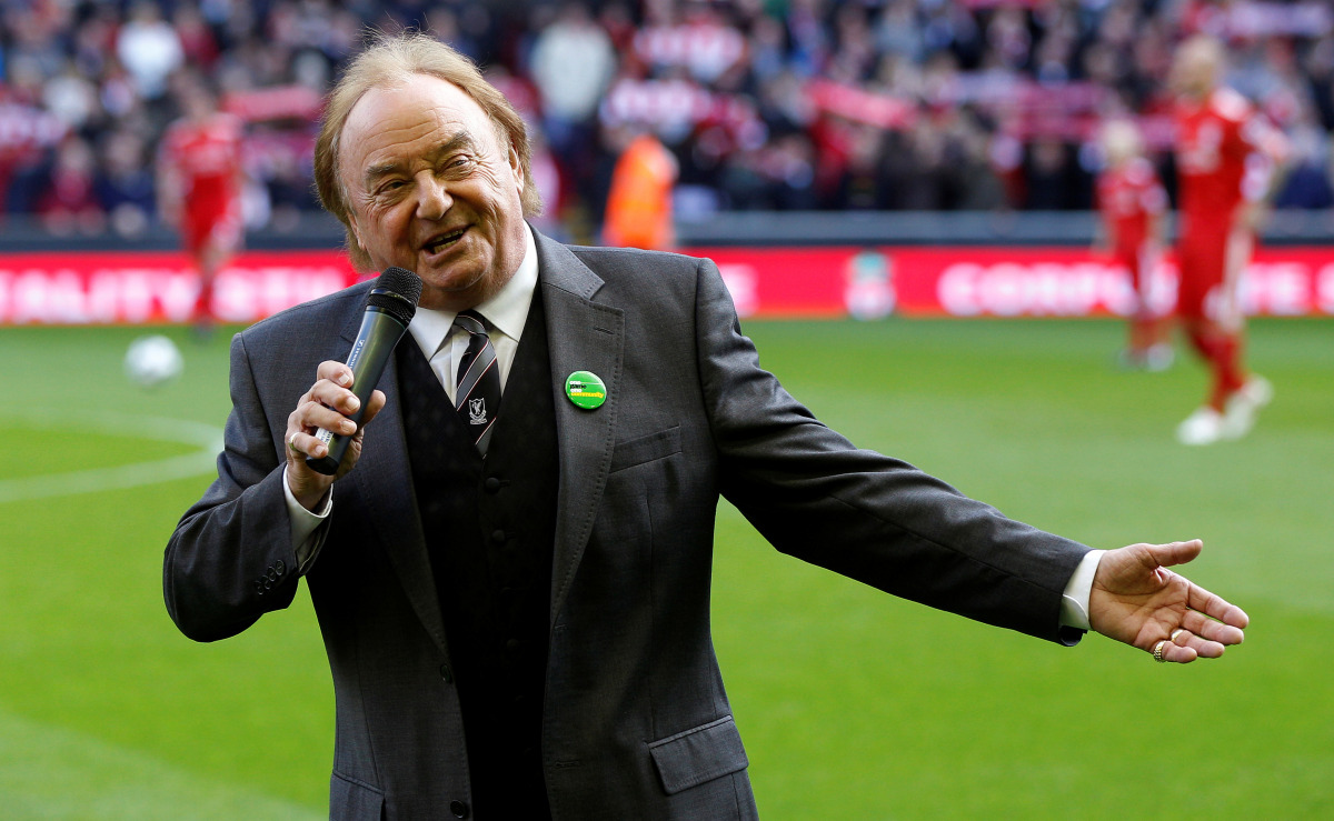 FILE PHOTO: Liverpool supporter and singer Gerry Marsden sings You'll Never Walk Alone before their English Premier League soccer match against Blackburn Rovers at Anfield in Liverpool, northern England, October 24, 2010. REUTERS/Phil Noble/File Photo
