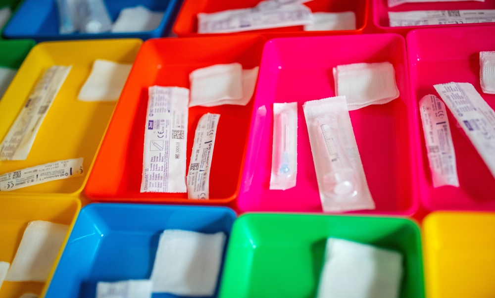 FILE PHOTO: Syringes are prepared for the Pfizer-BioNTech coronavirus disease (COVID-19) vaccine at a nursing home in Bad Windsheim, Germany December 27, 2020. Picture taken December 27, 2020. REUTERS/Hannibal Hanschke/File Photo
