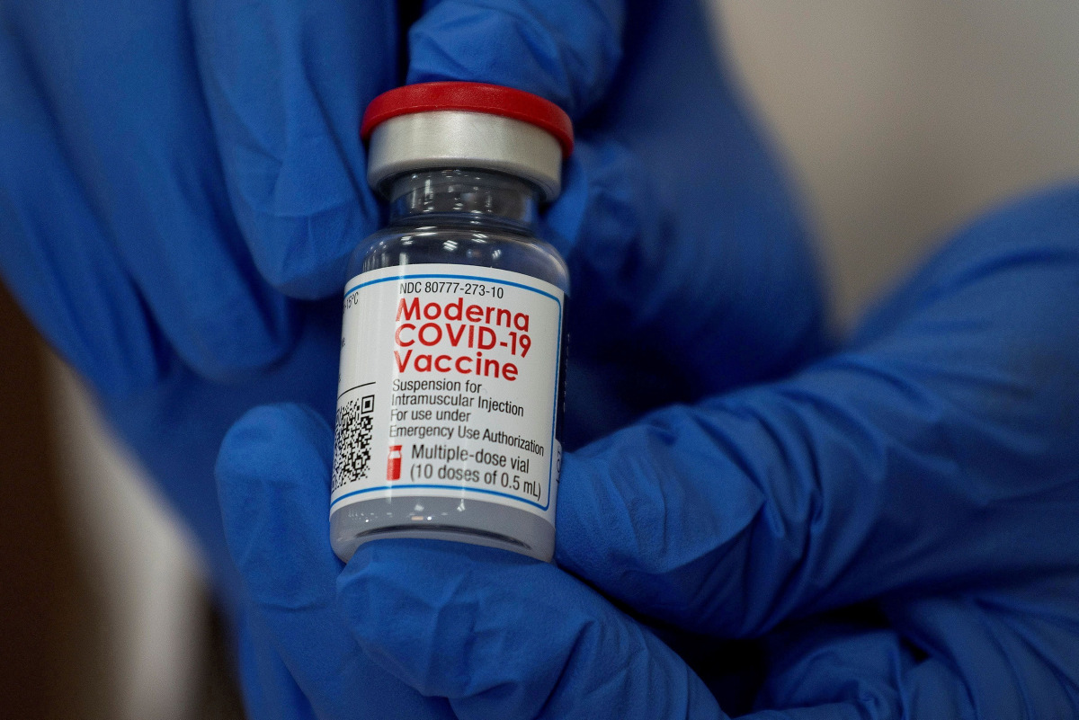 FILE PHOTO: An employee shows the Moderna coronavirus disease (COVID-19) vaccine at Northwell Health's Long Island Jewish Valley Stream hospital in New York, U.S., December 21, 2020. REUTERS/Eduardo Munoz/File Photo

