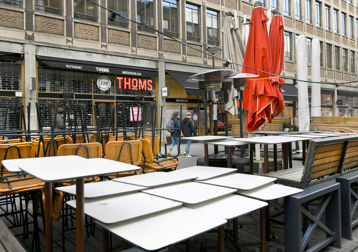 FILE PHOTO: Tables and chairs are stacked on an empty shopping street as Netherlands is set to extend the lockdown as the spread of the coronavirus disease (COVID-19) continues in Rotterdam, Netherlands January 12, 2021. REUTERS/Piroschka van de Wouw/File