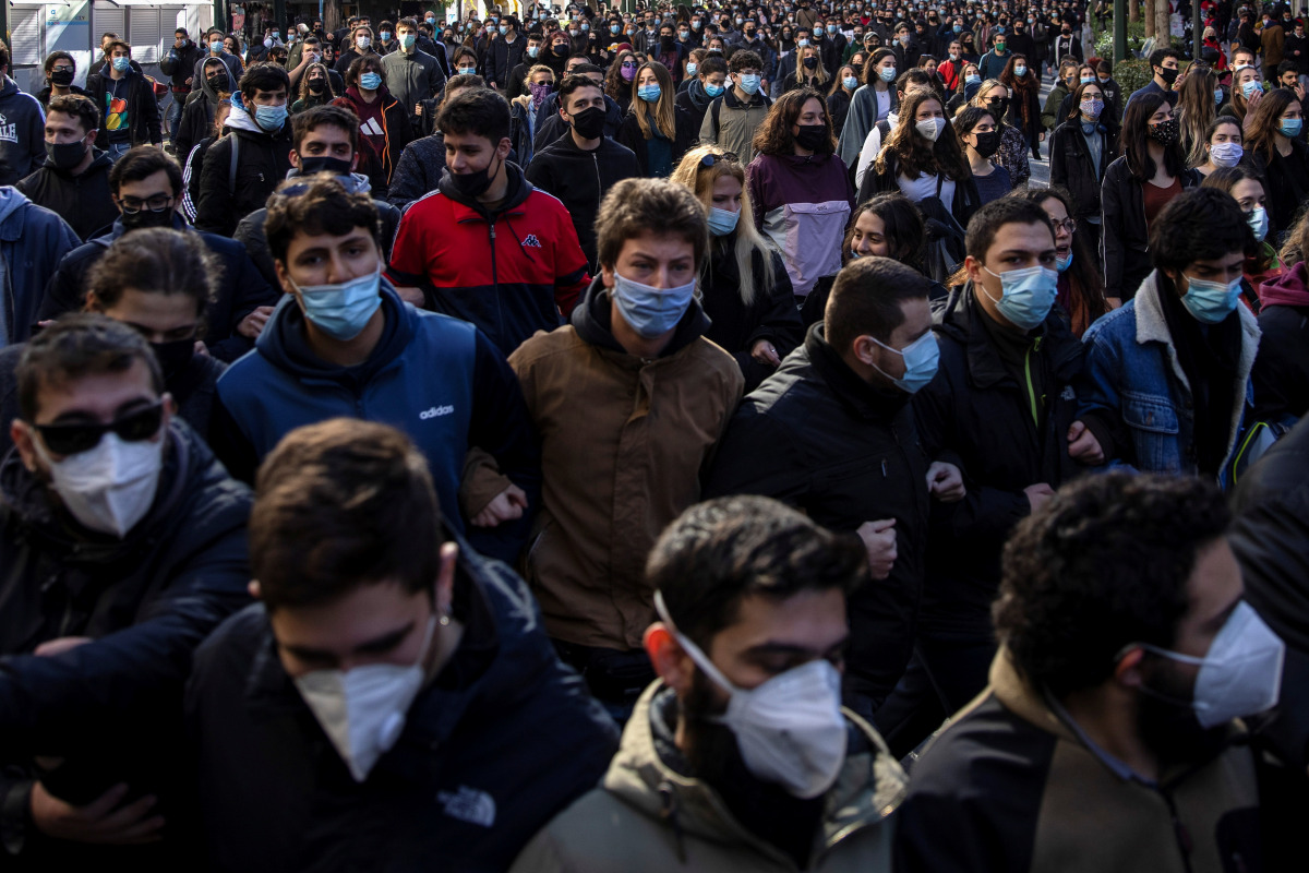 Greek university students, wearing protective face masks, shout slogans during a demonstration against government plans to set up a university police, amid the coronavirus disease (COVID-19) pandemic, in Athens, Greece, January 21, 2021. REUTERS/Alkis Kon