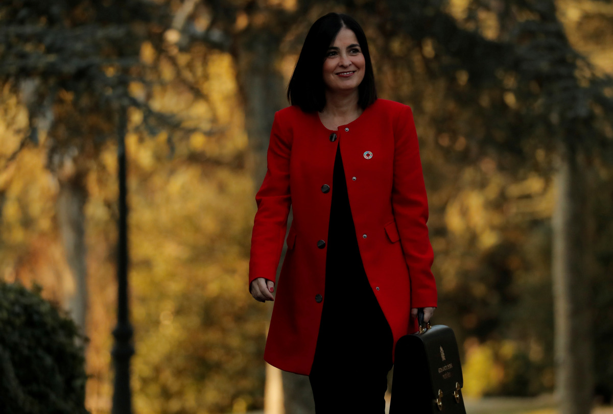 FILE PHOTO: Spain's Regional Policy Minister Carolina Darias arrives to attend the first cabinet meeting at the Moncloa Palace in Madrid, Spain, January 14, 2020. REUTERS/Susana Vera/File Photo
