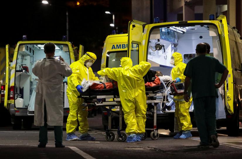 FILE PHOTO: A COVID-19 patient transferred from Lisbon arrives at Nelio Mendonca Hospital in Funchal, amid the coronavirus disease (COVID-19) pandemic, in Funchal, on the island of Madeira, Portugal, January 29, 2021. REUTERS/Duarte Sa
