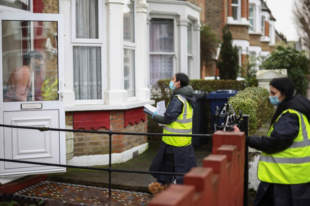 Volunteers go door-to-door handing out coronavirus disease home test kits in an effort to halt the spread of the new SARS-CoV-2 variant, in Ealing, West London, Britain February 3, 2021. Reuters/Henry Nicholls
