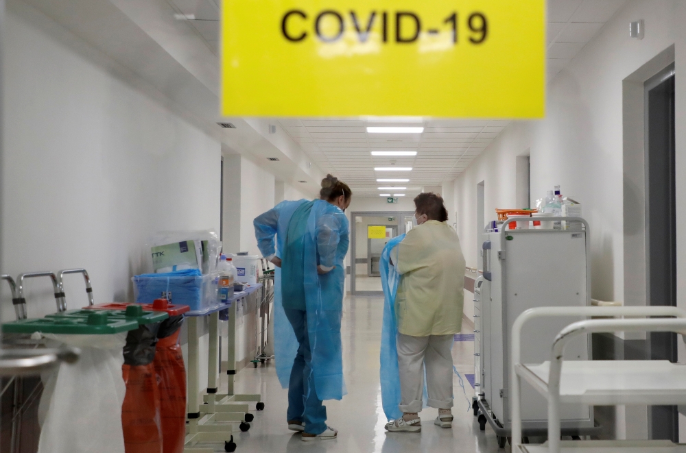 Members of the medical staff put on their protective suits before treating patients inside of the coronavirus disease (COVID-19) ward at the Regional Hospital Mlada Boleslav, in Mlada Boleslav, Czech Republic, March 5, 2021. REUTERS/David W Cerny