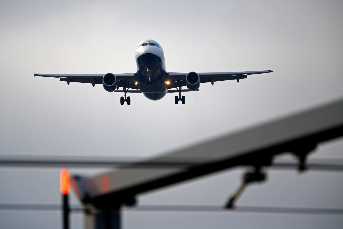 FILE PHOTO: An airplane prepares to land at Cointrin airport in Geneva, Switzerland December 5, 2017. REUTERS/Pierre Albouy/File Photo
