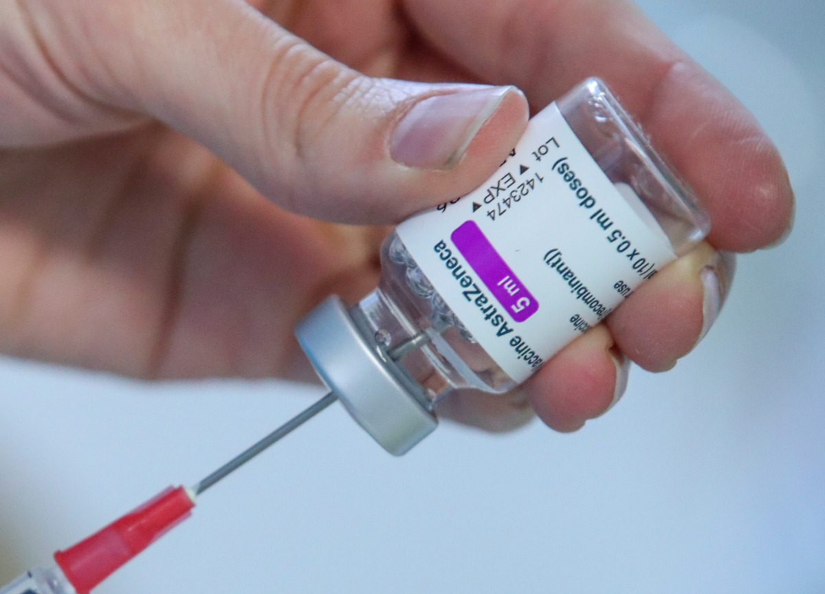 A medical worker prepares a dose of AstraZeneca's COVID-19 vaccine amid a vaccination campaign in Ronquieres, Belgium March 15, 2021. REUTERS/Yves Herman
