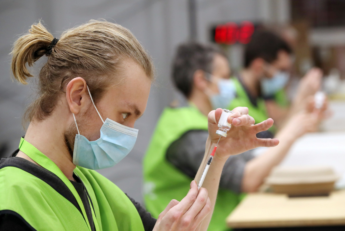 Medical workers prepare doses of Oxford/AstraZeneca's COVID-19 vaccine at a vaccination centre in Antwerp, Belgium March 18, 2021. REUTERS/Yves Herman
