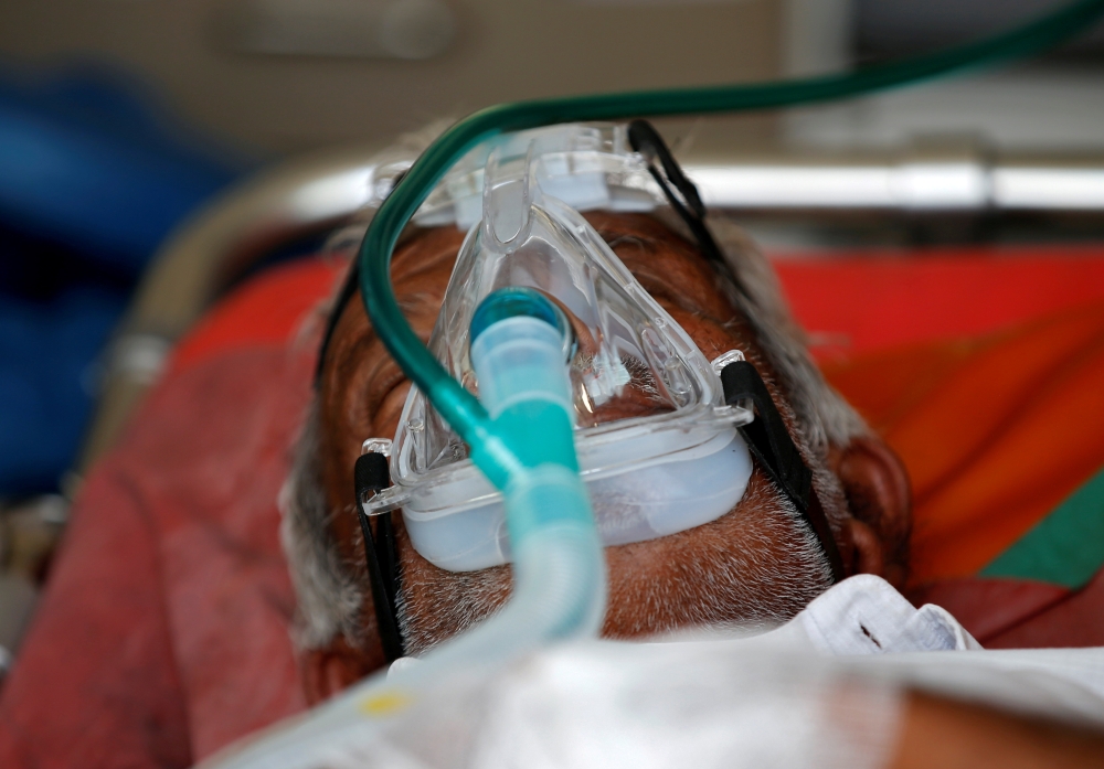 A patient wearing an oxygen mask is seen inside an ambulance waiting to enter a COVID-19 hospital for treatment, amidst the spread of the coronavirus disease (COVID-19) in Ahmedabad, India, April 25, 2021. REUTERS/Amit Dave/File Photo