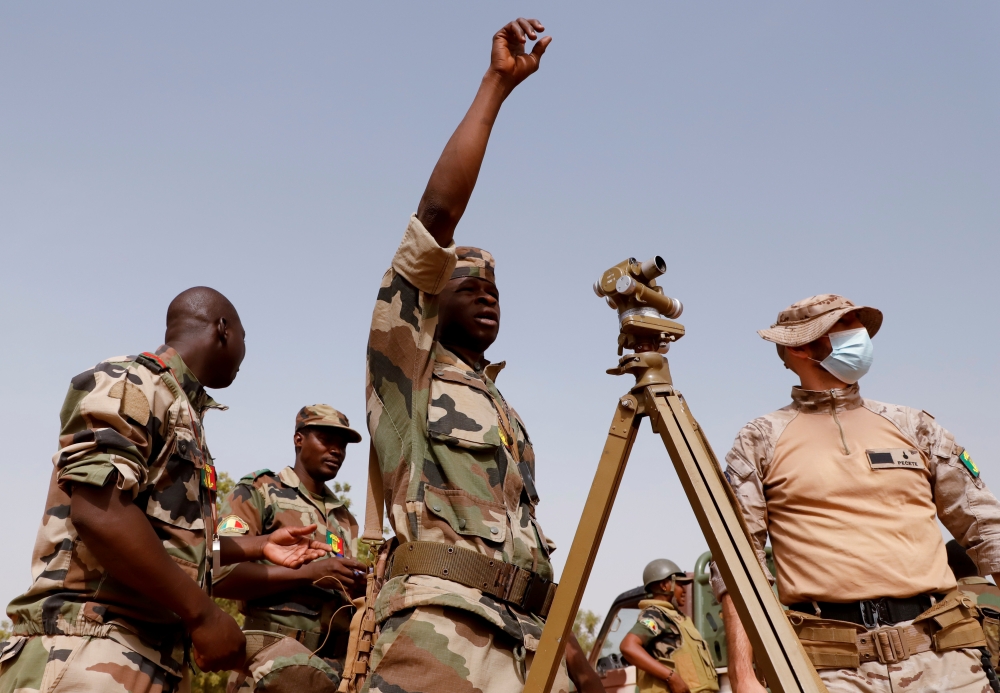 Malian soldiers of the 614th Artillery Battery learn how to calculate the target position on the basis of collected data, during a training session in the camp of Sevare, Mopti region, in Mali March 23, 2021. Reuters/ Paul Lorgerie