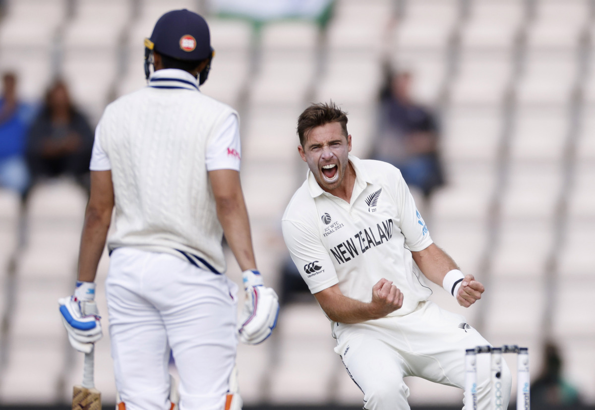 Cricket - ICC World Test Championship Final - India v New Zealand - Rose Bowl, Southampton, Britain - June 22, 2021 New Zealand's Tim Southee celebrates taking the wicket of India's Shubman Gill Action Images via Reuters/John Sibley
