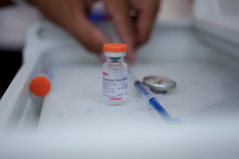 A health worker prepares a dose of Sinovac's CoronaVac coronavirus disease (COVID-19) vaccine. REUTERS/Daniel Becerril/File Photo
