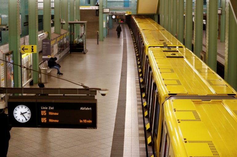 The empty platform of an U-Bahn underground train at Alexanderplatz station is pictured during coronavirus disease (COVID-19) outbreak in Berlin, Germany, March 25, 2020. REUTERS/Fabrizio Bensch/File Photo
