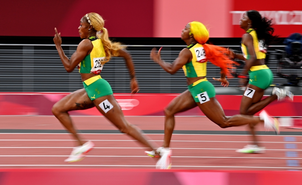 Elaine Thompson-Herah of Jamaica, Shelly-Ann Fraser-Pryce of Jamaica and Shericka Jackson of Jamaica in action Reuters/Dylan Martinez 