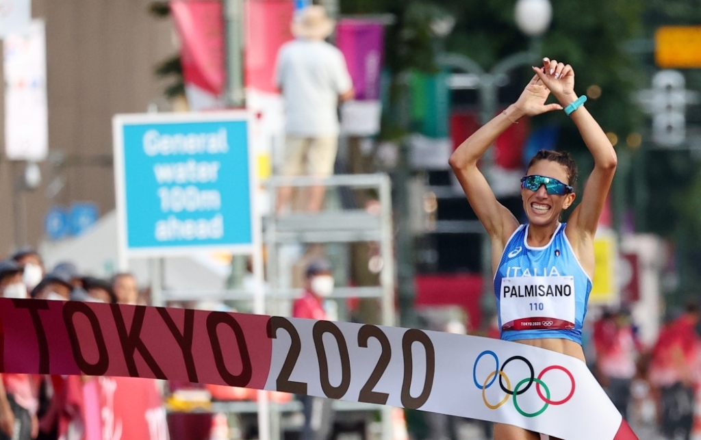 Tokyo 2020 Olympics - Athletics - Women's 20km Walk - Sapporo Odori Park, Sapporo, Japan - August 6, 2021. Antonella Palmisano of Italy celebrates crossing the finish line to win gold REUTERS/Feline Lim

