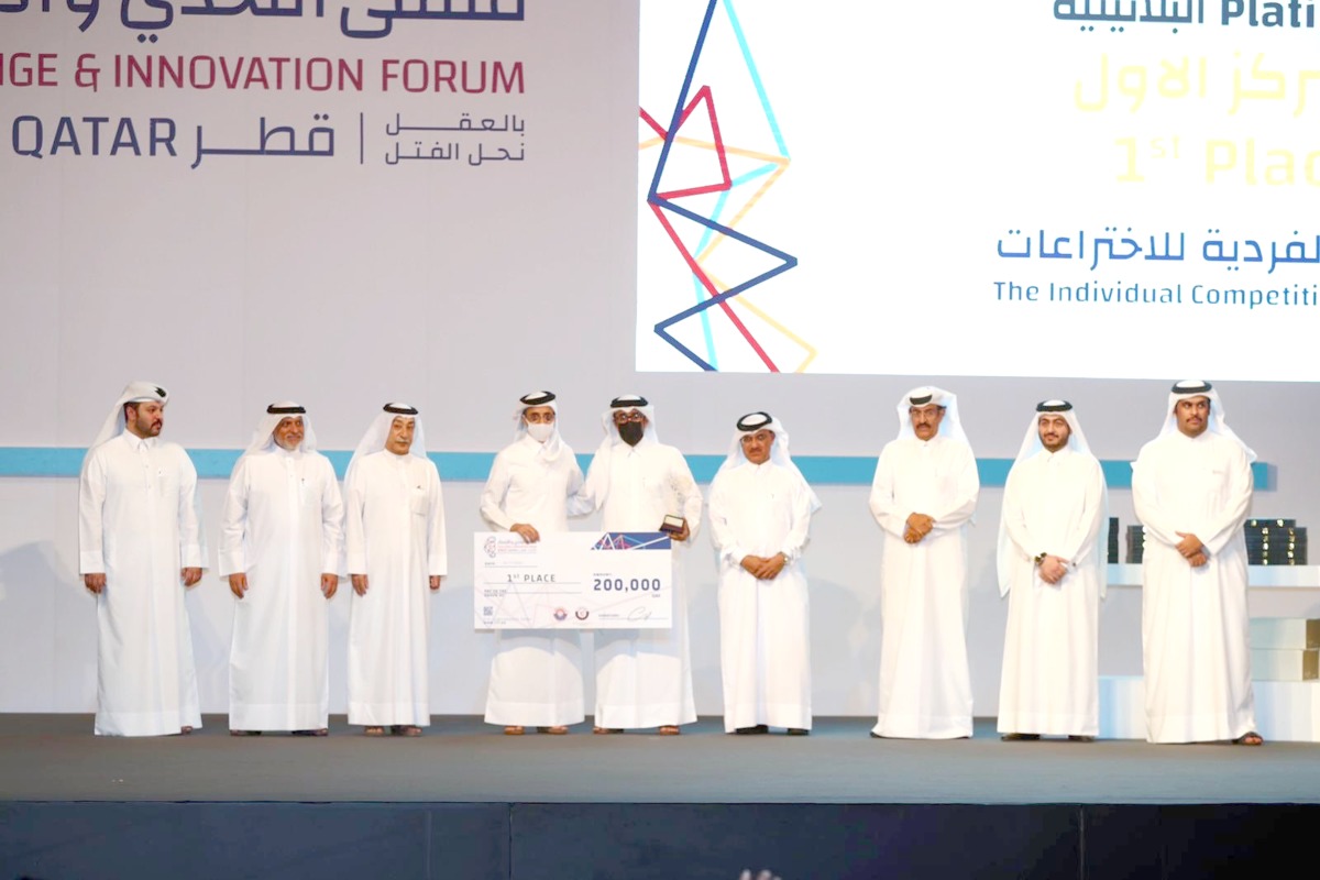 Minister of Sports and Youth H E Salah bin Ghanem Al Ali honouring a winner during the closing ceremony of the forum at QNCC.