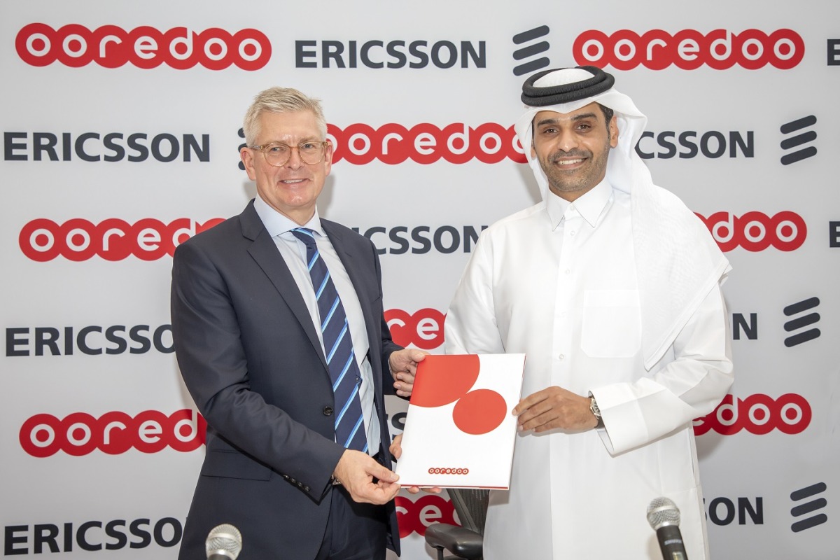 Börje Ekholm, President and CEO, Ericsson Group, and Sheikh Mohammed bin Abdulla Al Thani, Deputy Group CEO and CEO of Ooredoo Qatar, at the signing ceremony.
