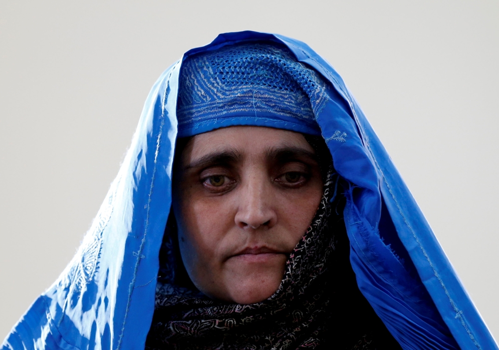 Sharbat Gula, the green-eyed 