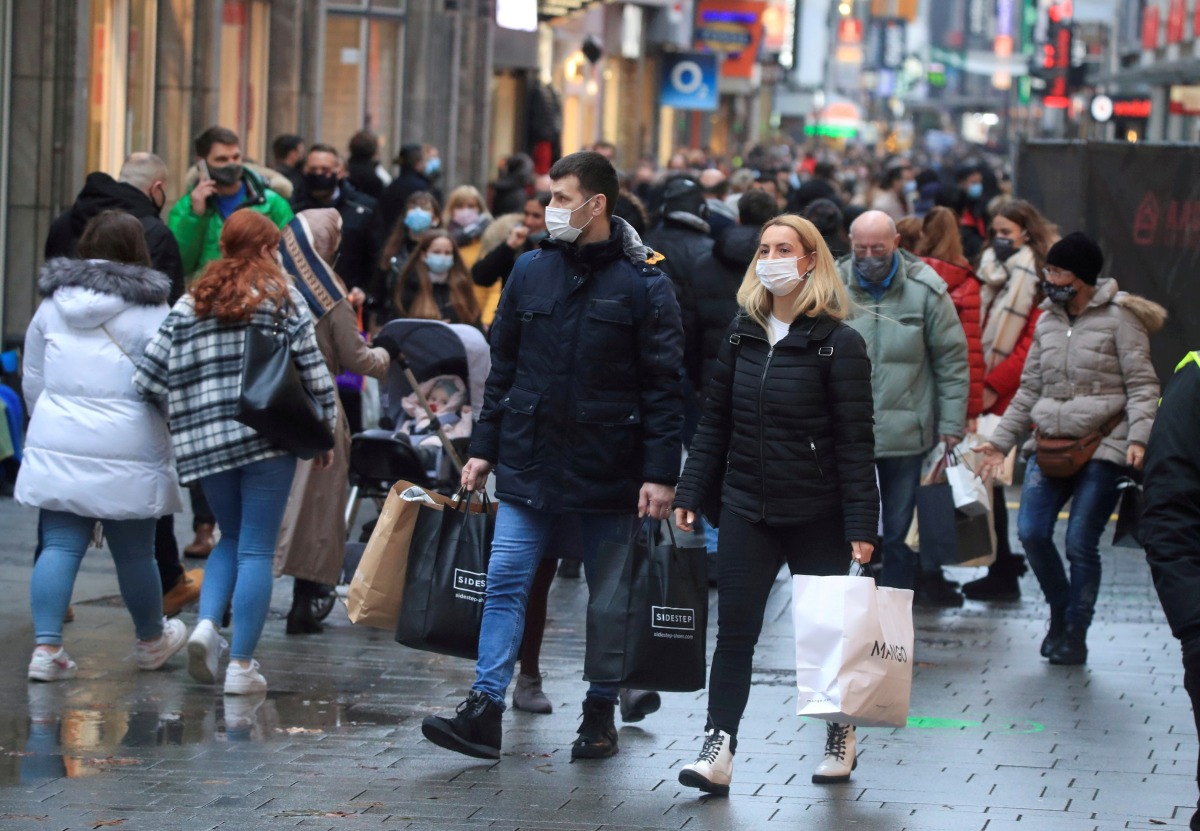 FILE PHOTO: Shoppers fill Cologne's main shopping street Hohe Strasse (High Street) in Cologne, Germany, Dec 12, 2020. REUTERS/Wolfgang Rattay/File Photo
