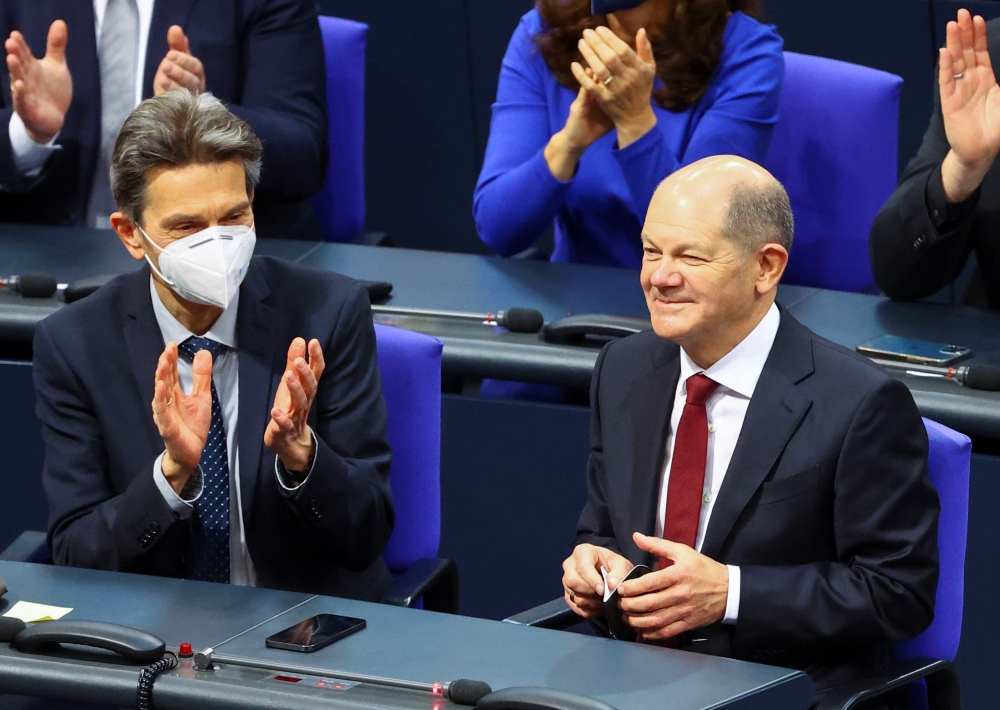 Designated German Chancellor Olaf Scholz receives applause during a session of the German lower house of parliament Bundestag to elect a new chancellor, in Berlin, Germany, December 8, 2021. Reuters/Fabrizio Bensch