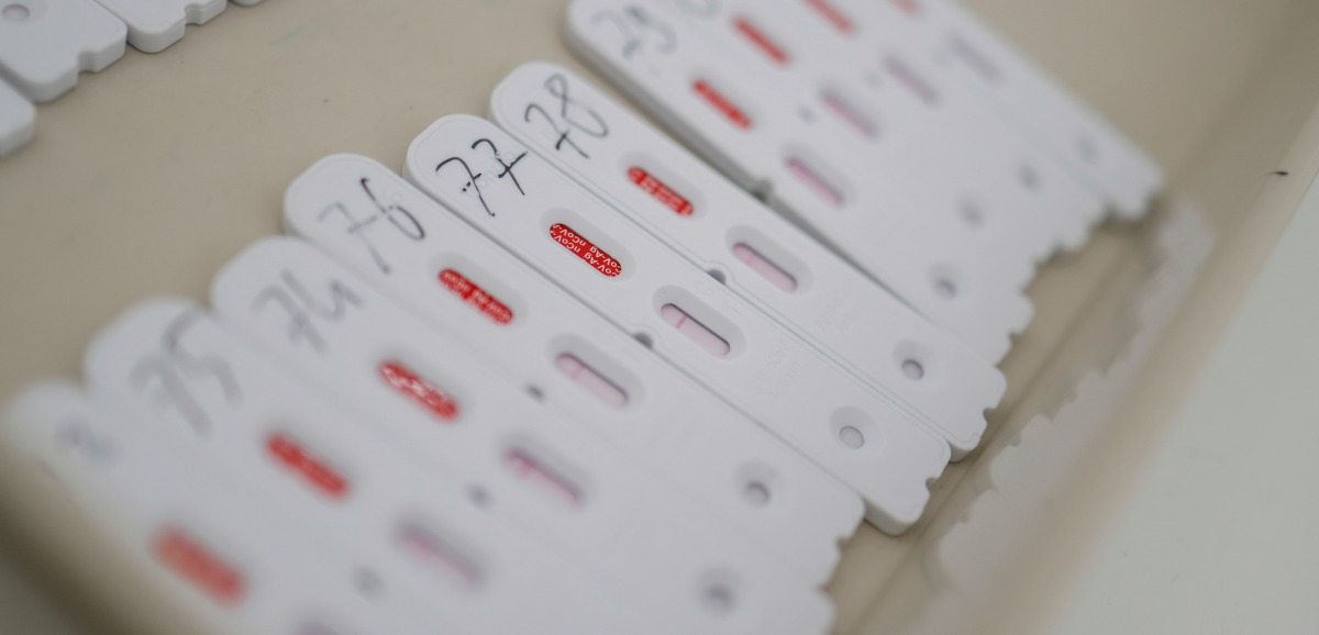 FILE PHOTO: Used Covid-19 rapid tests are seen in a coronavirus disease (COVID-19) test centre amid the COVID-19 pandemic in Furstenfeldbruck, Germany, November 27, 2021. REUTERS/Michaela Rehle/File Photo
