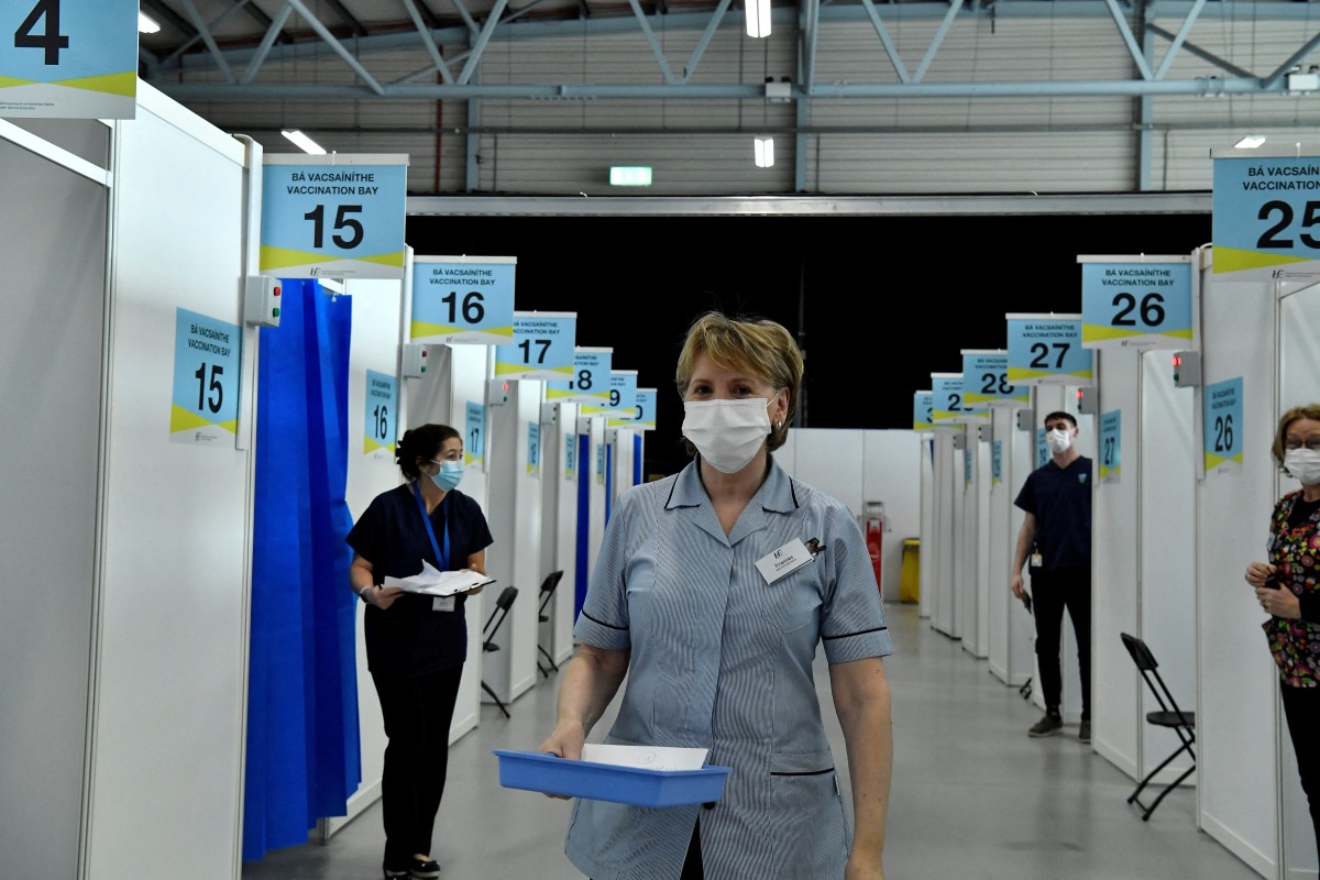 FILE PHOTO: A nurse Frances Whyte brings a tray of Moderna coronavirus disease (COVID-19) vaccine boosters to a bay for a person to be vaccinated at the RDS (Royal Dublin Society) vaccination centre in Dublin, Ireland, January 12, 2022. REUTERS/Clodagh Kilcoyne/File Photo
