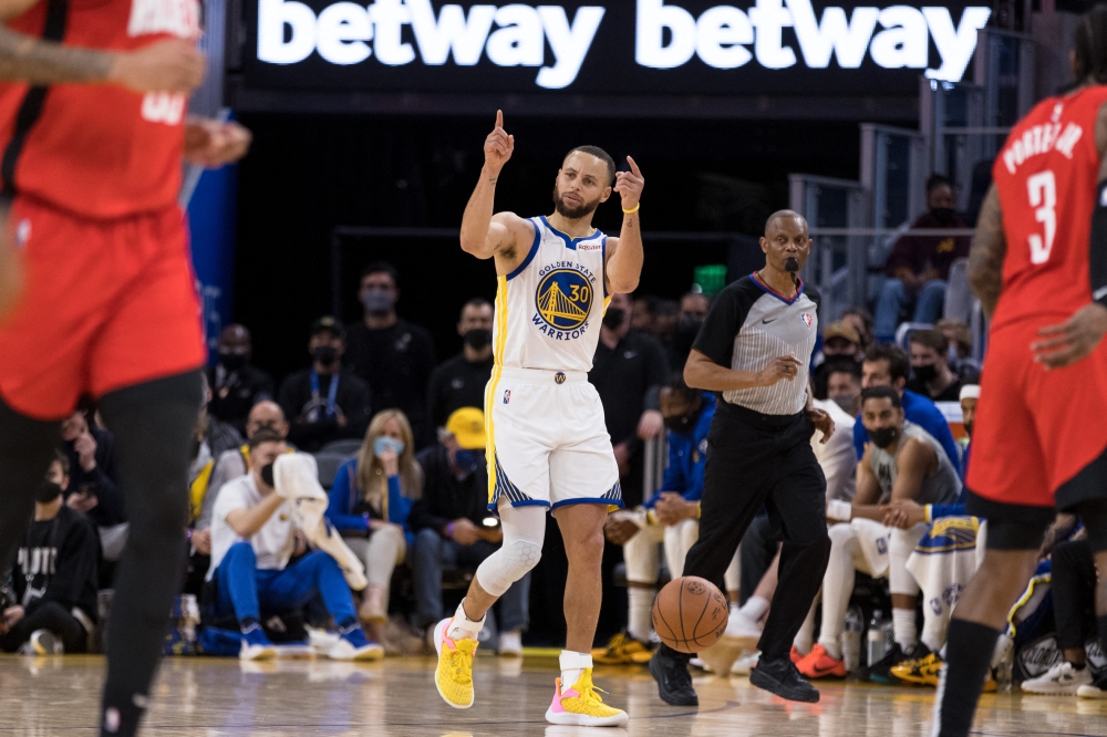 Golden State Warriors guard Stephen Curry (30) signals against the Houston Rockets during the second half at Chase Center. Mandatory Credit: John Hefti
