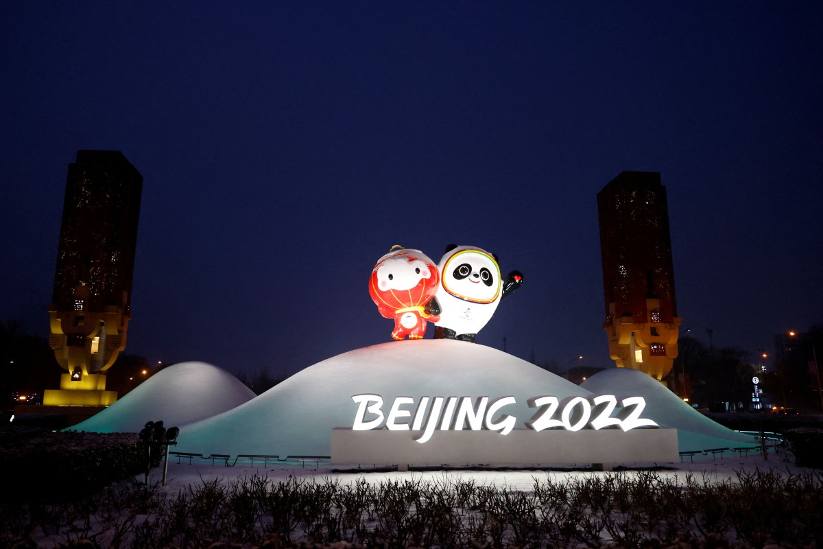 FILE PHOTO: An installation featuring Bing Dwen Dwen and Shuey Rhon Rhon, mascots of the Beijing 2022 Winter Olympics and Paralympics is pictured, in Beijing, China January 22, 2022. REUTERS/Carlos Garcia Rawlins/File Photo
