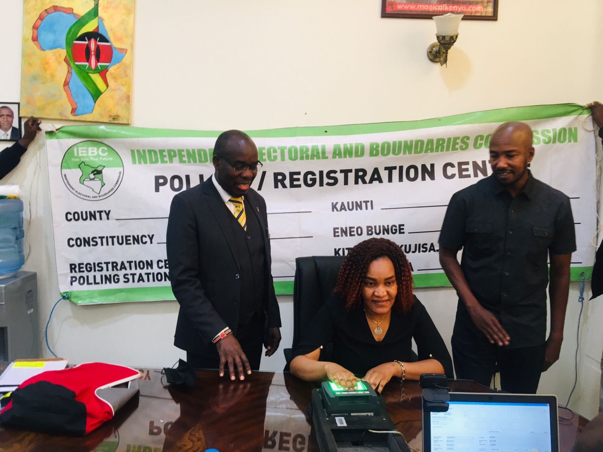 Ambassador Washington A Oloo, Charge d’Affaires at the embassy of Kenya (left) and IEBC Acting Commission Secretary and CEO Marjan Hussein Marjan (right) observe as a voter is being registered at the Kenyan embassy in Doha, yesterday. Pic: Ayeni Olusegun/The Peninsula  