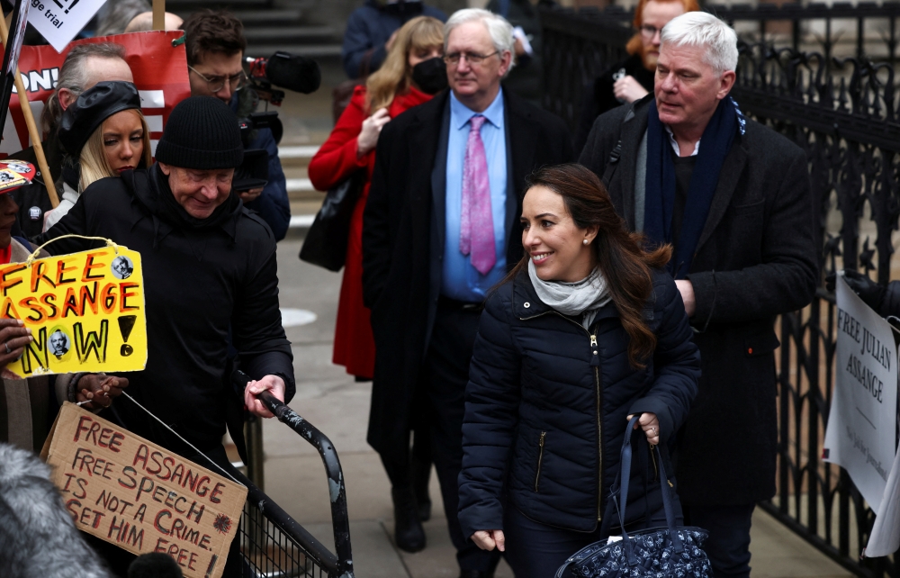 Stella Moris, partner of WikiLeaks founder Julian Assange, and WikiLeaks Editor in Chief Kristinn Hrafnsson walk outside the Royal Courts of Justice following the appeal against Assange's extradition in London, Britain, January 24, 2022. Reuters/Henry Nicholls