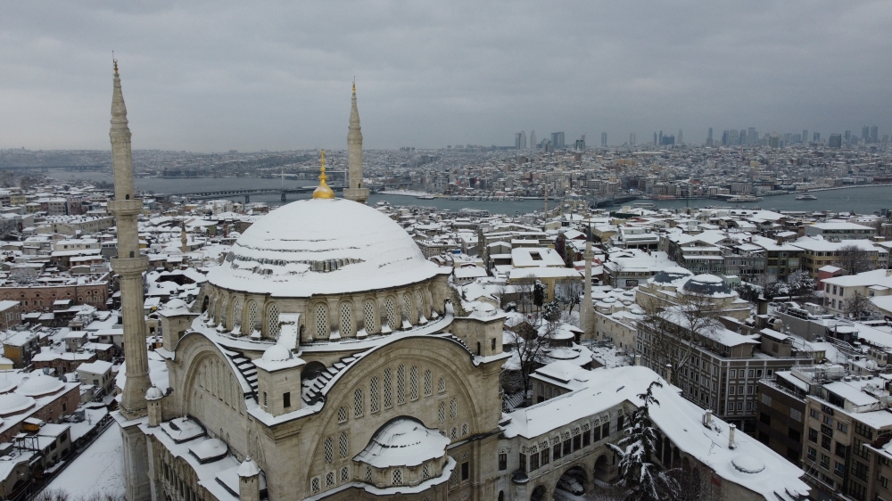 Nuruosmaniye Mosque in Eminonu district is seen during heavy snowfall in Istanbul, Turkey January 25, 2022. Picture taken with a drone. REUTERS/Umit Bektas