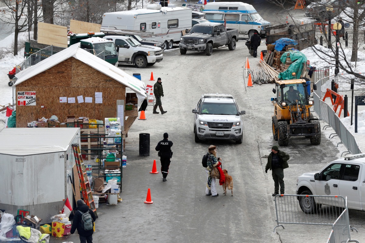 Police and city crew members start putting up a fence around the temporary soup kitchen in a park, as truckers and supporters continue to protest coronavirus disease (COVID-19) vaccine mandates, in Ottawa, Ontario, Canada, February 6, 2022. REUTERS/Lars Hagberg

