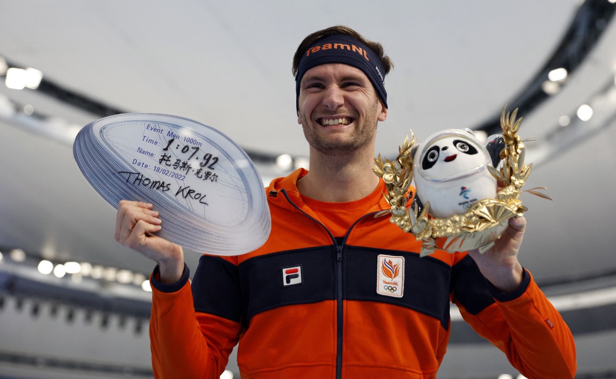 Gold Medallist Thomas Krol of the Netherlands celebrates during the flower ceremony. REUTERS/Susana Vera
