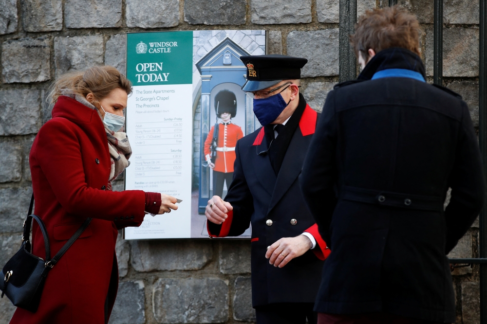 Tourists visit Windsor Castle, after it was announced that Britain's Queen Elizabeth tested positive for the coronavirus disease (COVID-19), in Windsor, Britain February 21, 2022. REUTERS/Peter Nicholls