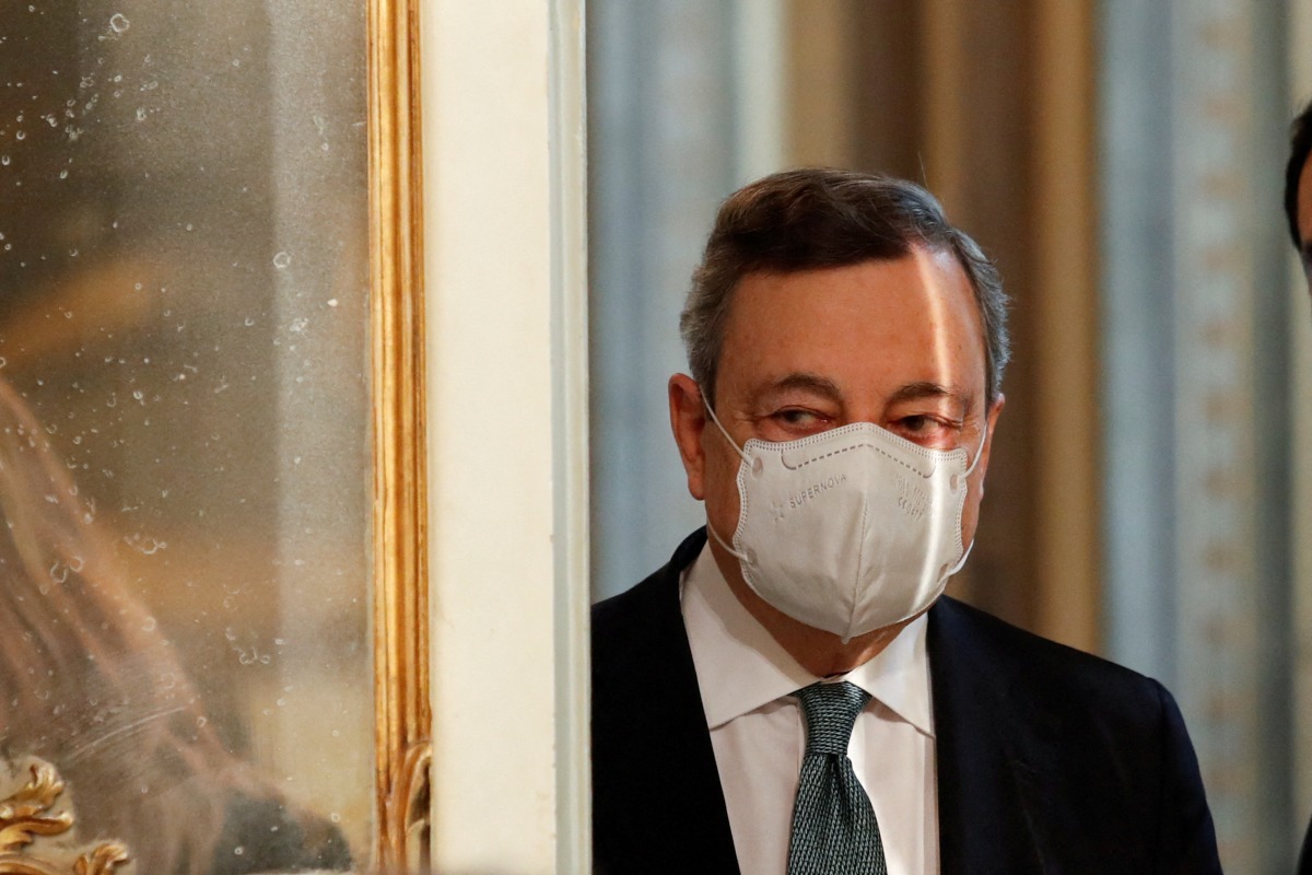 Italian Prime Minister Mario Draghi arrives to make his statement on the Ukraine crisis in Rome, Italy, February 24, 2022. Remo Casilli/REUTERS/Pool
