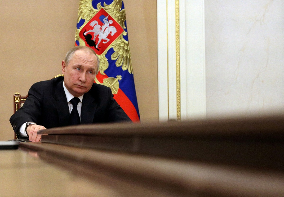 FILE PHOTO: FILE PHOTO: Russian President Vladimir Putin attends a meeting with government members via a video link in Moscow, Russia March 10, 2022. Sputnik/Mikhail Klimentyev/Kremlin via REUTERS/File Photo/File Photo
