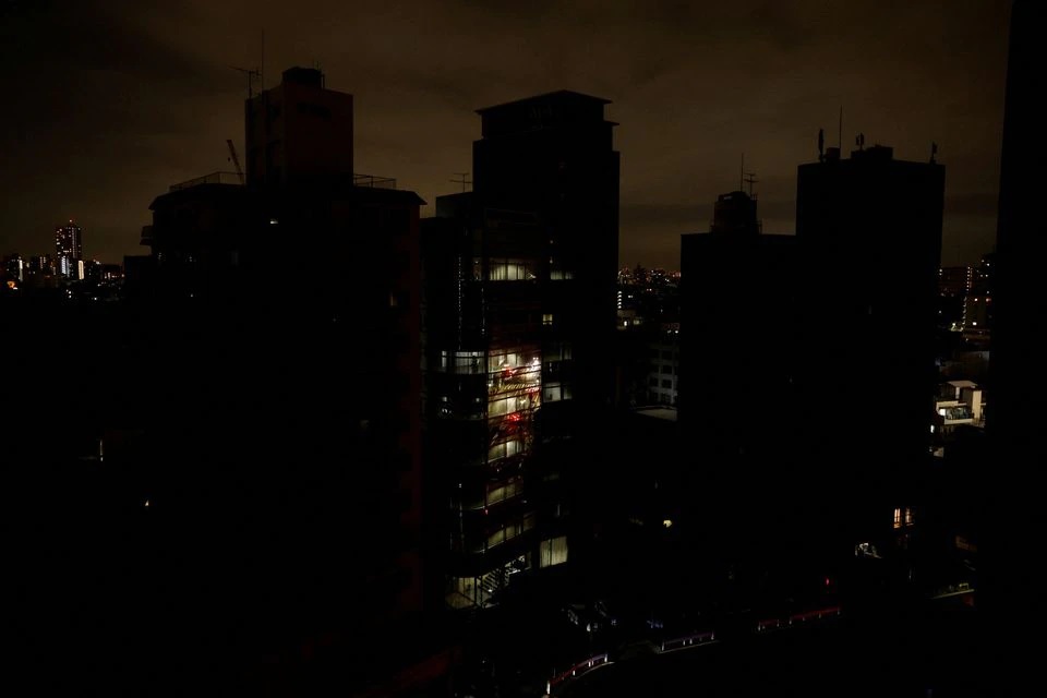 Houses and buildings are seen in an electric stoppage at the area after an earthquake at Toshima ward in Tokyo, Japan March 17, 2022. REUTERS/Issei Kato/File Photo

