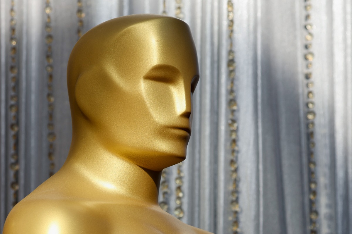 An Oscar statue is displayed on the red carpet during the Oscars arrivals at the 94th Academy Awards in Hollywood, Los Angeles, California, U.S., March 27, 2022. REUTERS/Mike Blake
