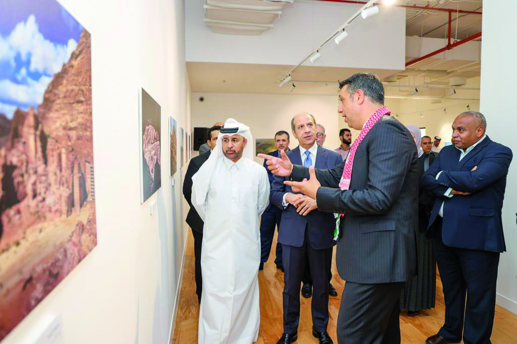 Bassem Mahamid, Director of Museums at the Jordanian Antiquities Department, explaining to Katara General Manager, Dr Khalid Ibrahim Al Sulaiti and other dignitaries about the exhibition.