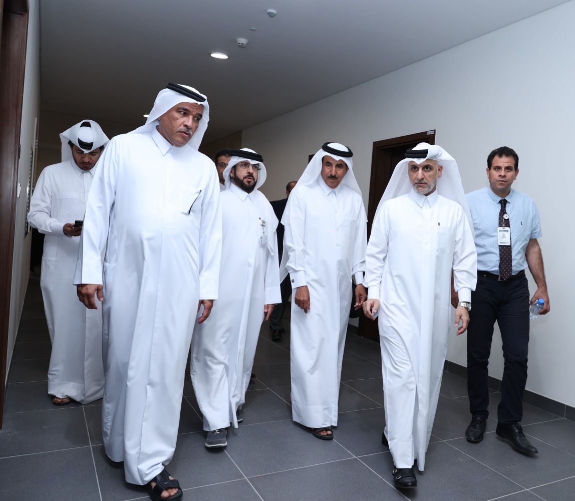 The attendees touring the facilities of the new annexe, which extends over an area of 27,000sqm and consists of four floors.