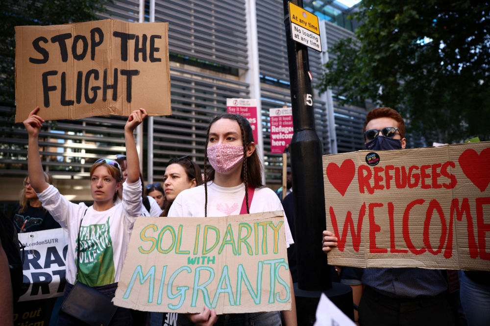 Protestors demonstrate outside the Home Office against the British Government's plans to deport asylum seekers to Rwanda, in London, Britain, June 13, 2022. Reuters/Henry Nicholls