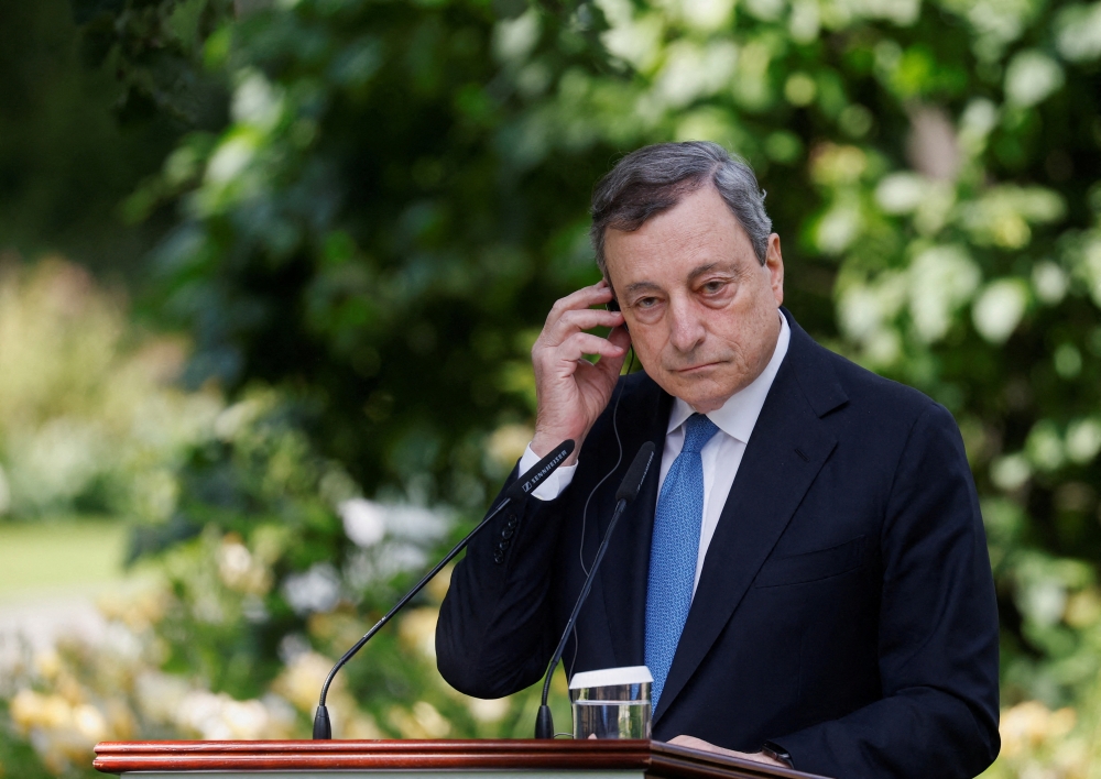 FILE PHOTO: Italian Prime Minister Mario Draghi attends a joint news conference, as Russia's attack on Ukraine continues, in Kyiv, Ukraine June 16, 2022. REUTERS/Valentyn Ogirenko/File Photo