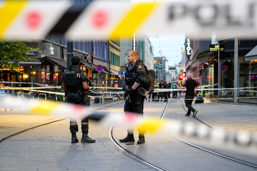 Security forces stand at the site where several people were injured during a shooting outside the London pub in central Oslo, Norway June 25, 2022. Javad Parsa/NTB/via Reuters