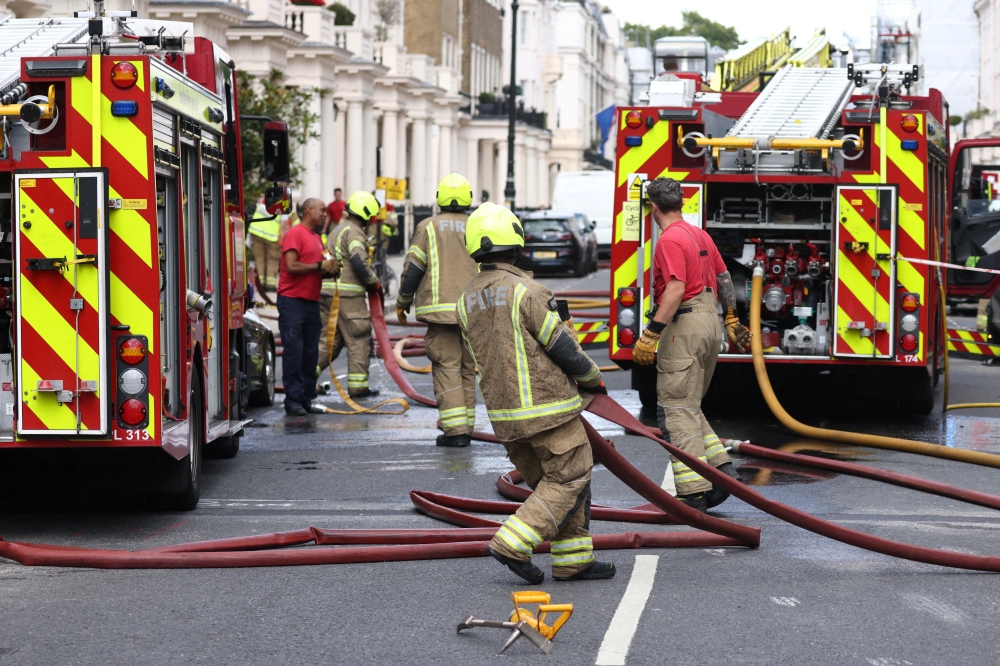 Firefighters attend a fire in Eaton Place, in London, Britain July 14, 2022. (REUTERS/Tom Nicholson)