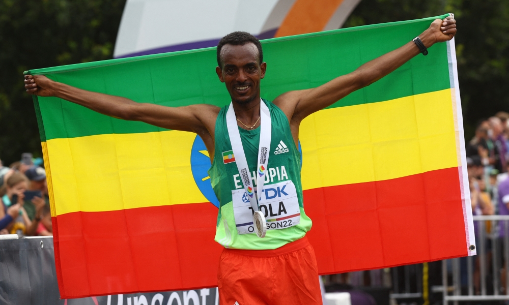 Ethiopia's Tamirat Tola celebrates winning the men's marathon and setting a new world championship record at the World Athletics Championships (Men's Marathon) in Eugene, Oregon, US, July 17, 2022. (REUTERS/Brian Snyder)
