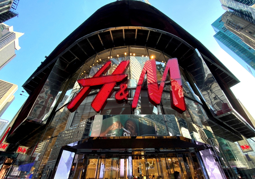 The H&M clothing store is seen in Times Square in Manhattan, New York, U.S., November 15, 2019. REUTERS/Mike Segar/File Photo