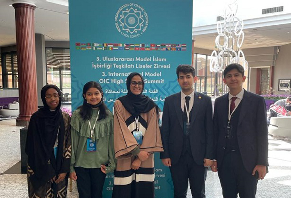 Alina Zaman with some other participants at the 3rd International Model OIC High School Summit in Istanbul, Turkiye.