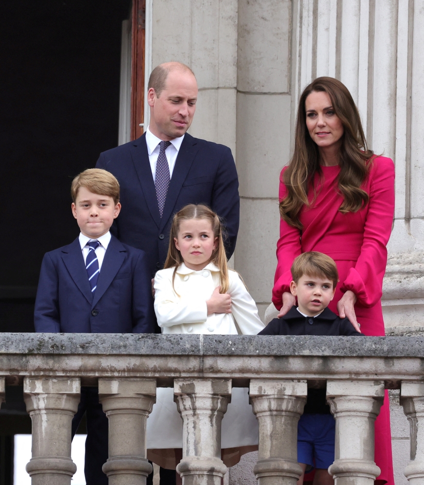 Britain's Prince George, Princess Charlotte, Prince Louis, Prince William and Catherine, Duchess of Cambridge, stand on the balcony during the Platinum Pageant, marking the end of the celebrations for the Platinum Jubilee of Britain's Queen Elizabeth, in London, Britain, on June 5, 2022. REUTERS/File Photo